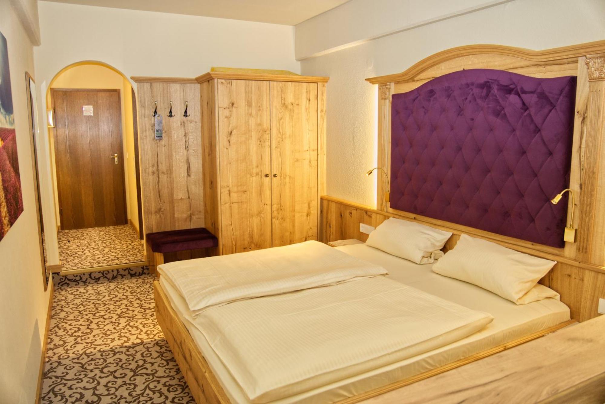 Hotel Gondel Altenkunstadt ภายนอก รูปภาพ