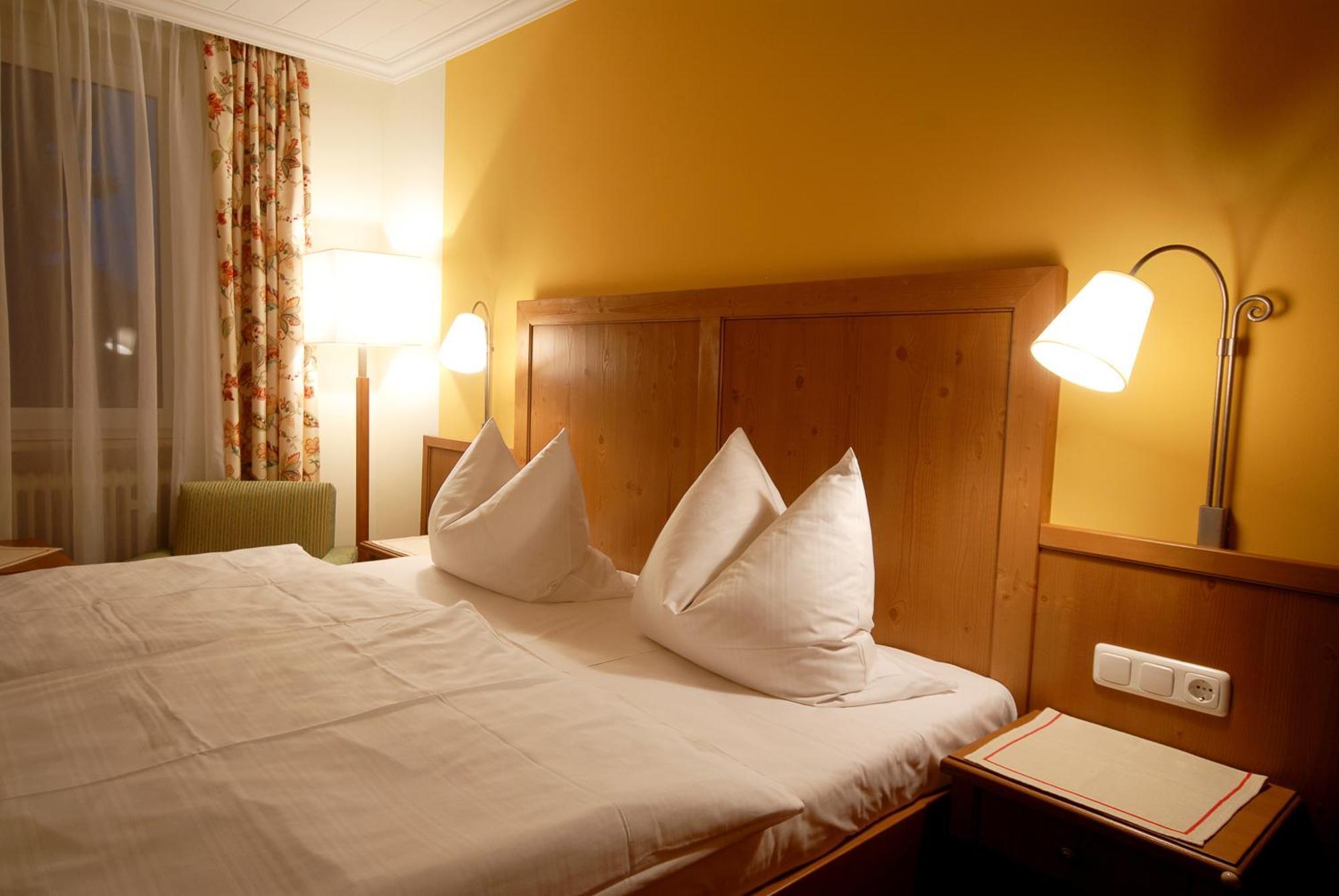 Hotel Gondel Altenkunstadt ภายนอก รูปภาพ
