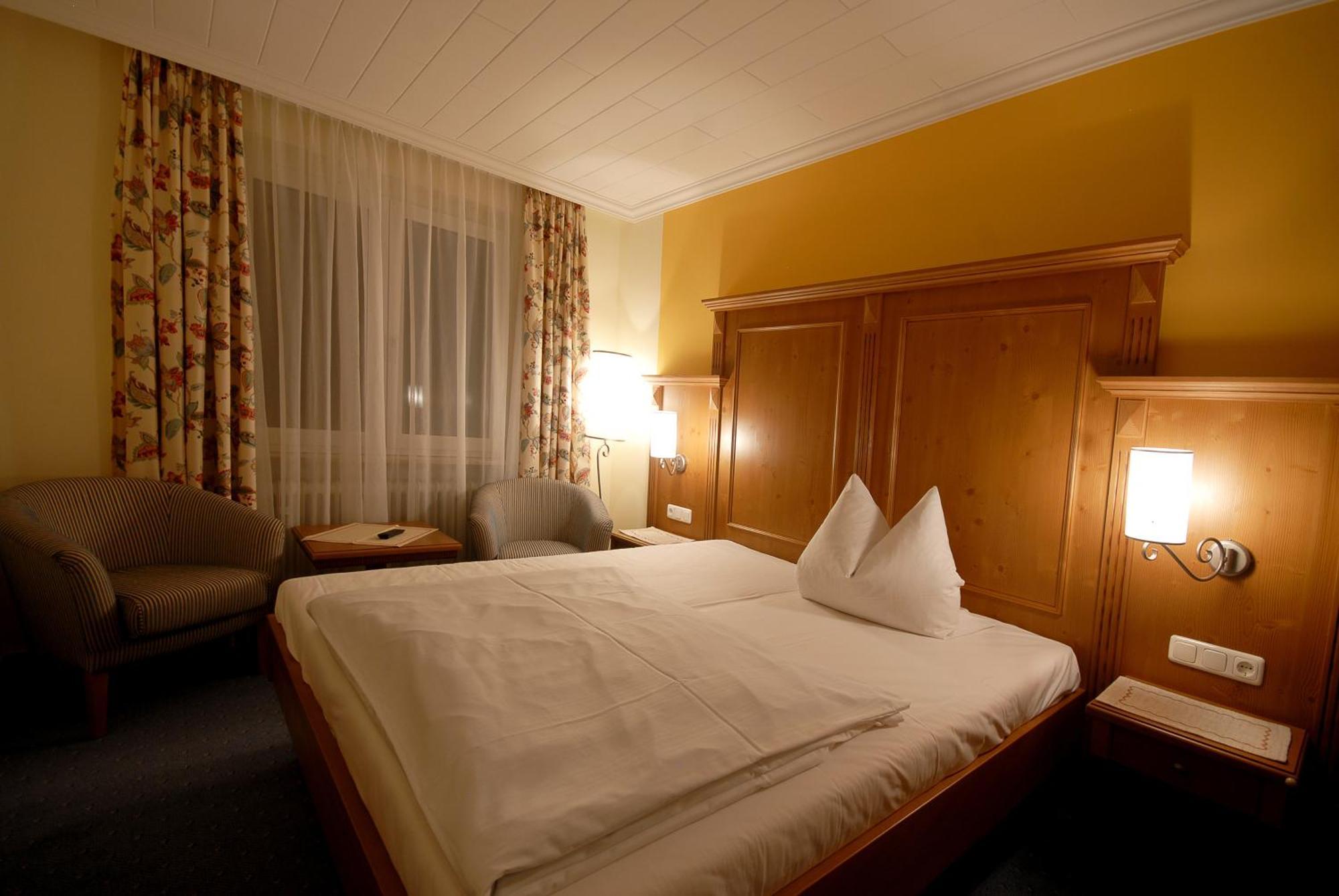 Hotel Gondel Altenkunstadt ภายนอก รูปภาพ