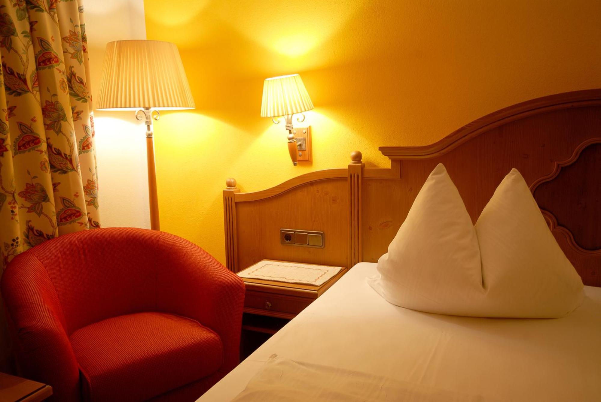 Hotel Gondel Altenkunstadt ภายนอก รูปภาพ