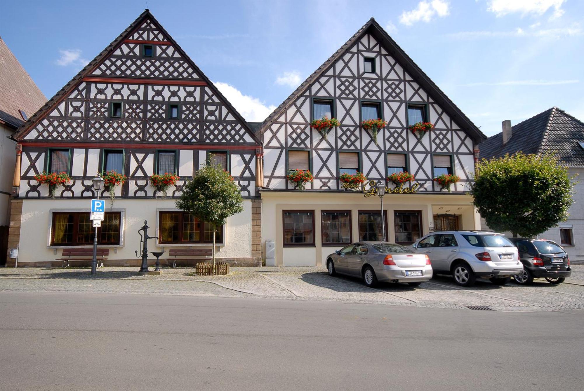 Hotel Gondel Altenkunstadt ภายนอก รูปภาพ
